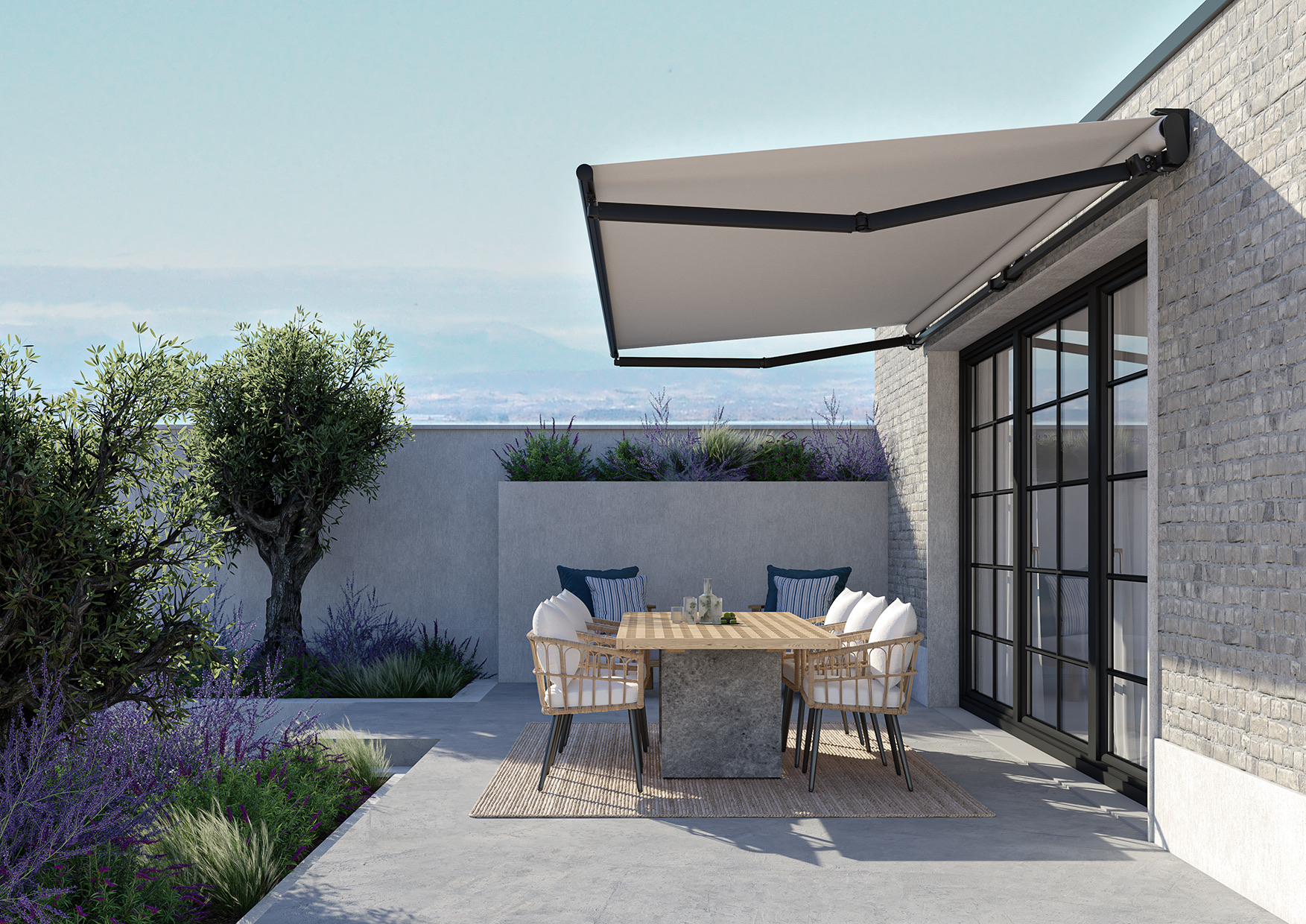Awning lipat lengan lipat Sol Devona di atas patio di Malaysia