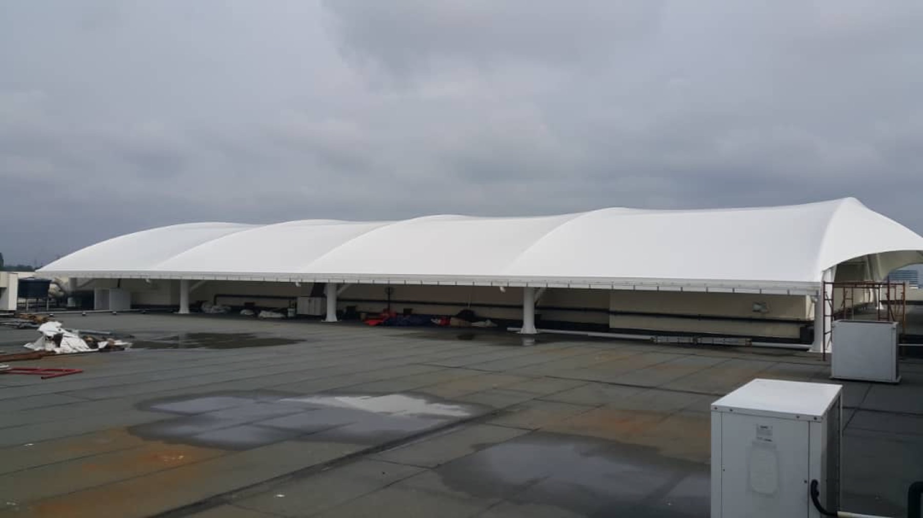 Membran tempat letak kereta