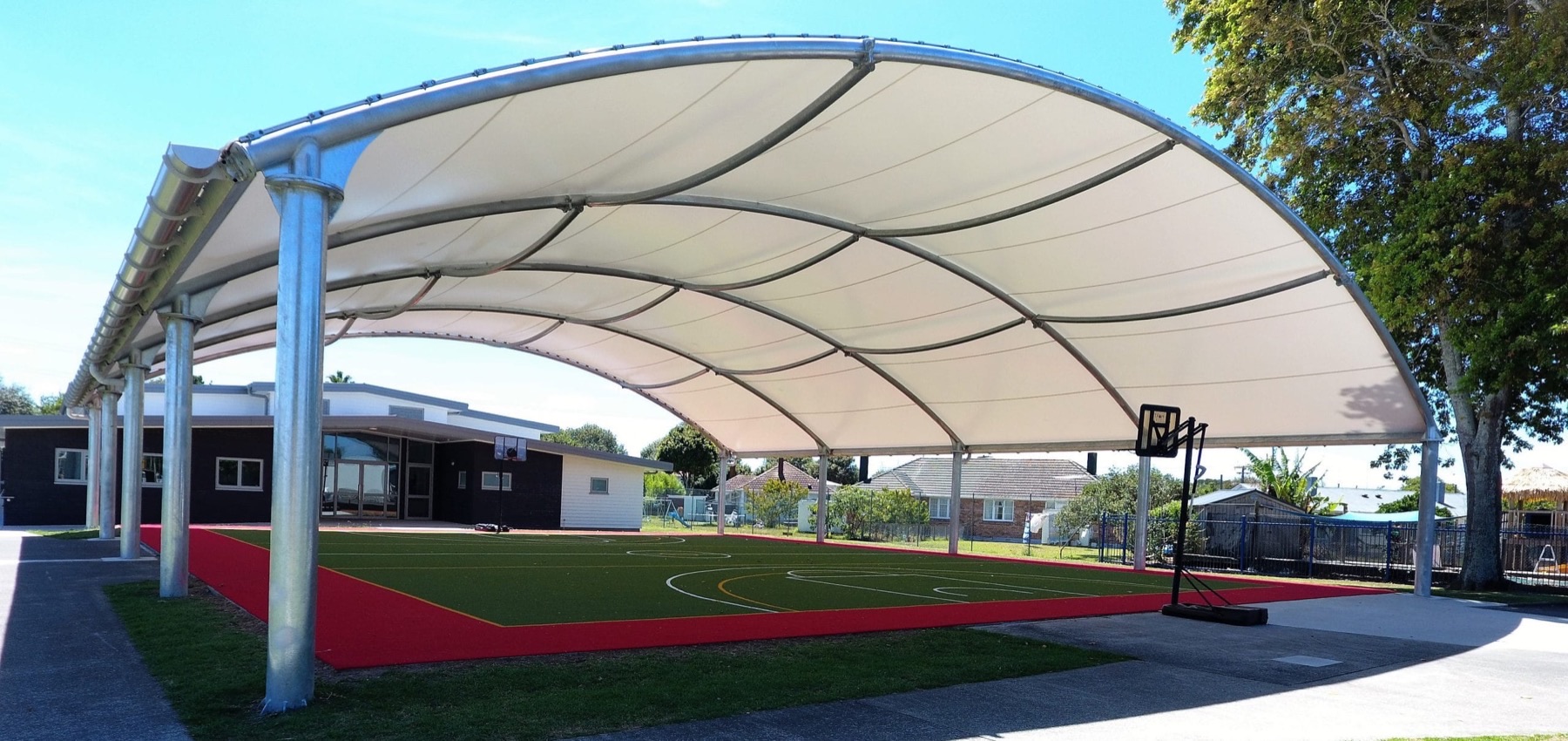 Tensile membrane bumbung melengkung